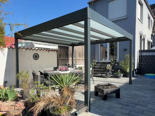 Hochwertige Terrassenüberdachung mit VSG-Glas in Bad Wildungen
